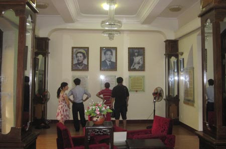 Có rất nhiều tư liệu về Vua Bảo Đại và các triều vua Nguyễn nhưng chẳng thấy có tài liệu nào nói Vua Bảo Đại và Hoàng hậu Nam Phương đã từng lưu dấu ở biệt điện uyên ương.