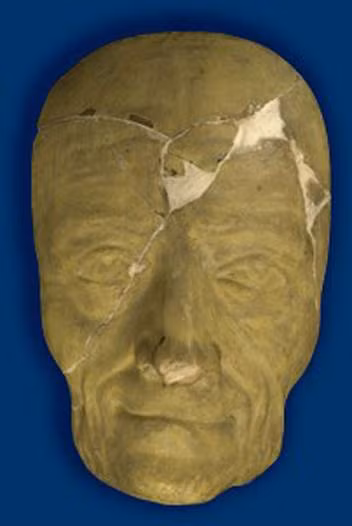 VOLTAIRE (1694-1778) nhà văn và triết gia Pháp. Ông luôn tranh đấu phát huy và bảo vệ cho quyền tự do của con người, và sự phán xử công minh. "Thà mạo hiểm cứu vớt một kẻ phạm tội còn hơn lên án một người vô tội" .