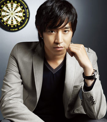 Tai ép sát vào đầu: Tục ngữ Trung Quốc có câu: “Đối diện bất kiến nhĩ” (ý chỉ trông mặt không thấy tai). Đàn ông sở hữu tướng tai này thường có biểu hiện như một “cậu bé ngoan” trong mắt người yêu.