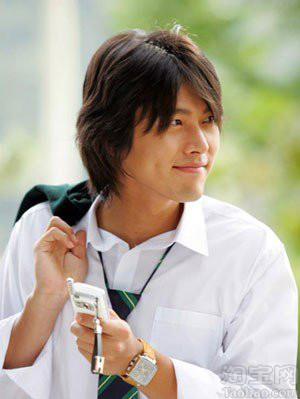 Miệng rồng: Đặc điểm của miệng rồng là hai bên khóe miệng hướng lên trên, hai môi đầy đặn, có hình như chiếc thuyền rồng.