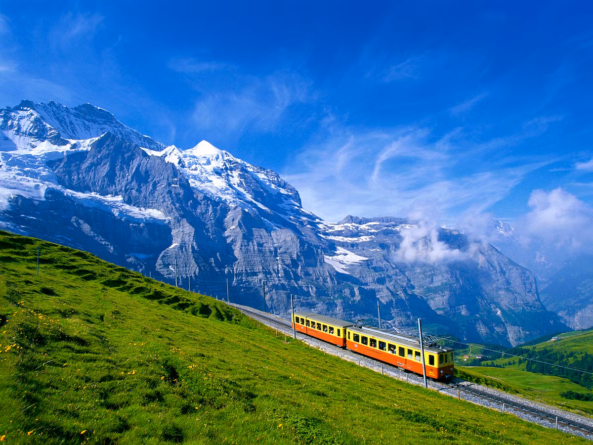  Nhưng với 138 nhà hàng được gắn sao Michelin, Thụy Sĩ là quốc gia đứng đầu thế giới tính theo đầu người, mặc dù quốc gia này không được chú ý nhiều về ẩm thực. (Ảnh: Vietravel) 