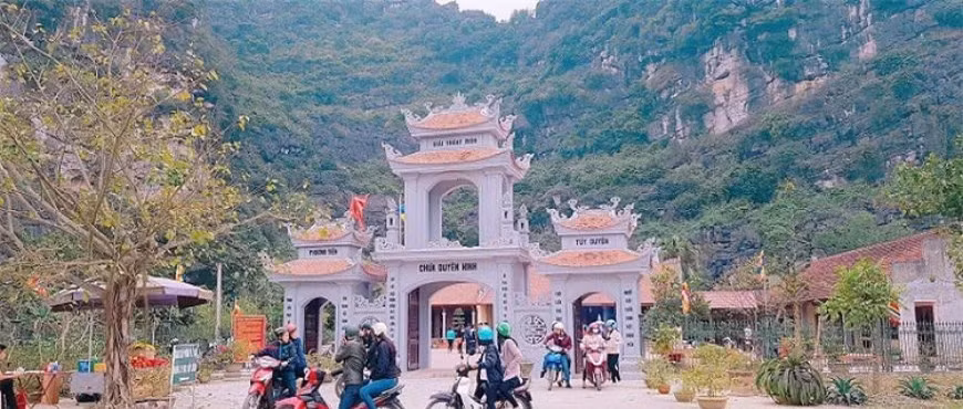 Top 5 ngoi chua cau duyen linh thieng nhat Viet Nam-Hinh-2