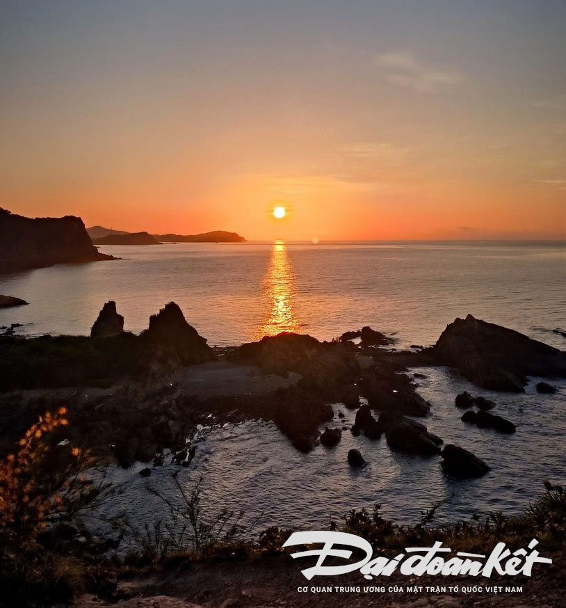 Tan muc Mong rong, bai da ky vy tren dao Co To-Hinh-7