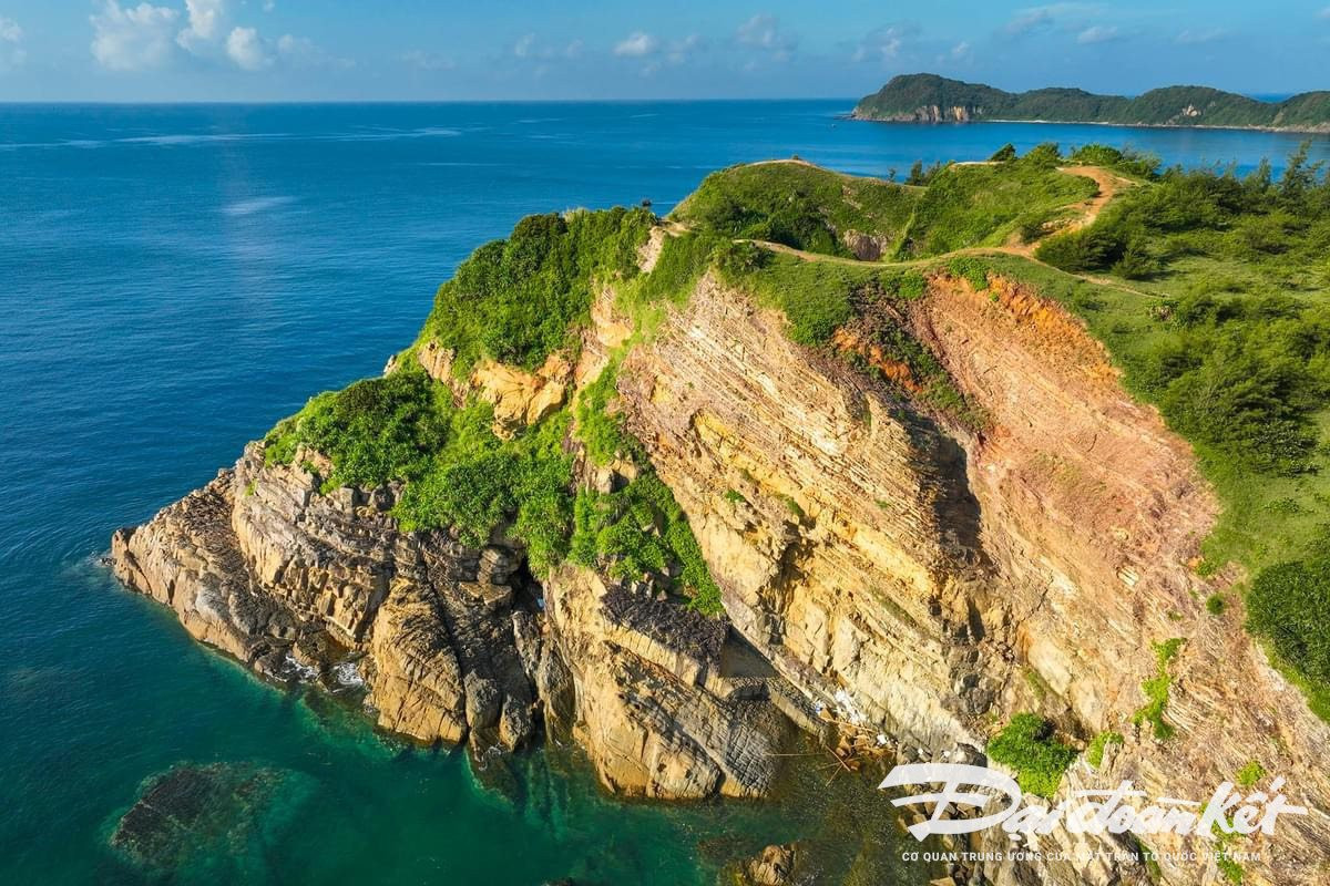 Tan muc Mong rong, bai da ky vy tren dao Co To-Hinh-5