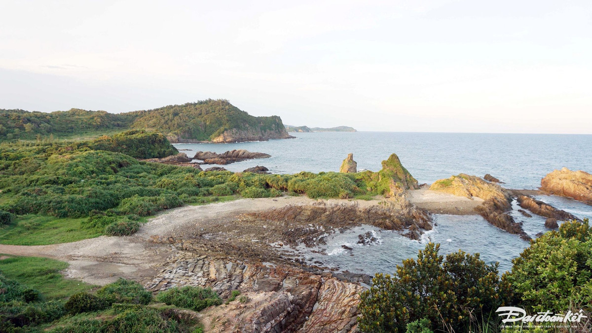 Tan muc Mong rong, bai da ky vy tren dao Co To