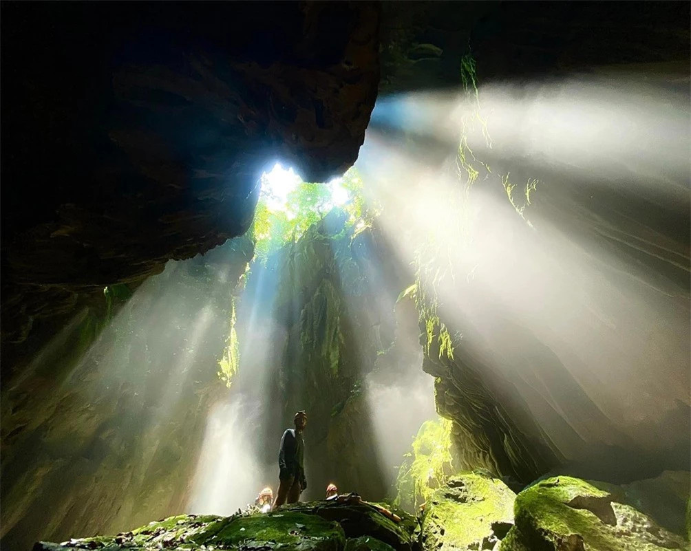  “Đây là một dạng thạch nhũ hiếm thấy bởi để hình thành ra cấu trúc cũng như vị trí độc đáo này đòi hỏi rất nhiều yếu tố tác động, bao gồm quá trình hình thành và phá vỡ lặp đi lặp lại.