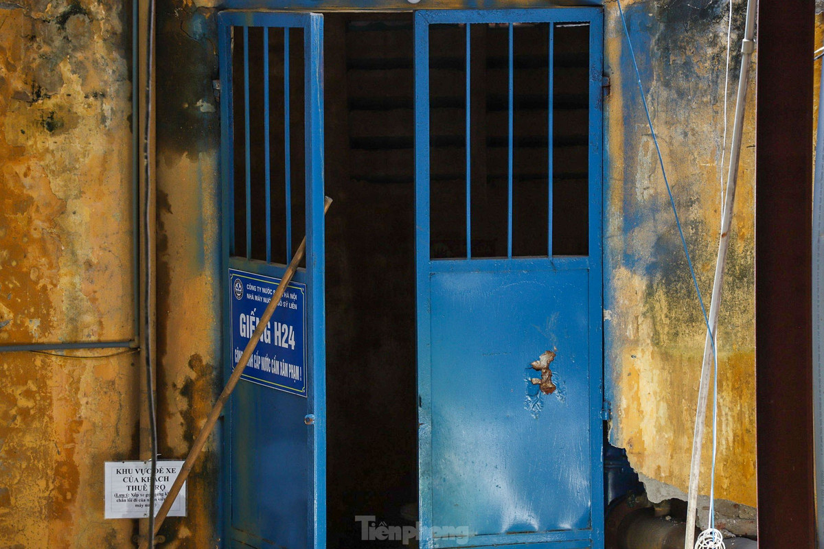 Người dân cho biết, trước thời điểm xảy ra vụ việc, giếng H24 hoạt động bình thường, mỗi năm đơn vị vận hành vẫn thay cát lọc.