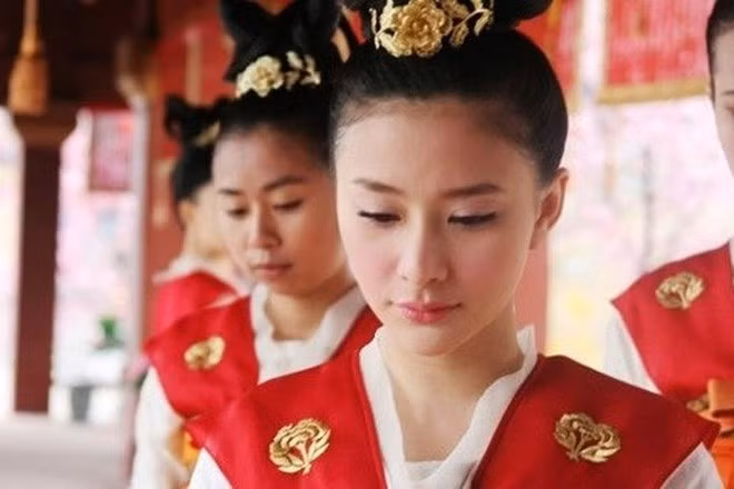 Lý do cung nữ trong cung ngủ không được ngửa mặt - Hình 2 Ly do cung nu trong cung ngu khong duoc ngua mat-Hinh-2