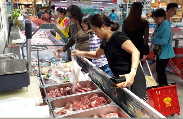  Thịt lợn không mua thịt cổ: Câu ngạn ngữ "Chặt thịt không chặt đầu" đã tồn tại từ thời xa xưa với mục đích cụ thể. Trên thực tế, việc tiêu thụ cổ heo không chỉ đưa vào cơ thể lượng chất béo cao, gây tăng cân đột ngột, mà còn có thể gây ra những vấn đề về tim mạch và mạch máu não. 