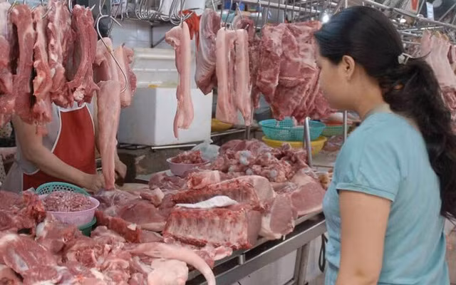  Cổ heo còn chứa nhiều hạch bạch huyết, hệ thống giúp lọc và bắt giữ vi sinh vật lạ, tế bào viêm, và chất độc. Việc tiếp tục tiêu thụ cổ heo thường xuyên có thể dẫn đến nhiều vấn đề về sức khỏe.