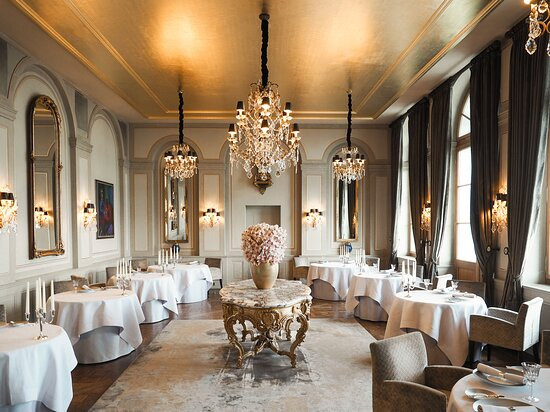 3.Thụy Sĩ có nhiều nhà hàng đạt sao Michelin nhất: Bạn có thể nghĩ Pháp là nước có nhiều nhà hàng Michellin nhất, theo thống kê vào năm 2023, nước này có 628 nhà hàng. Nhật Bản và Italy theo sau. Ảnh: Tripadvisor 