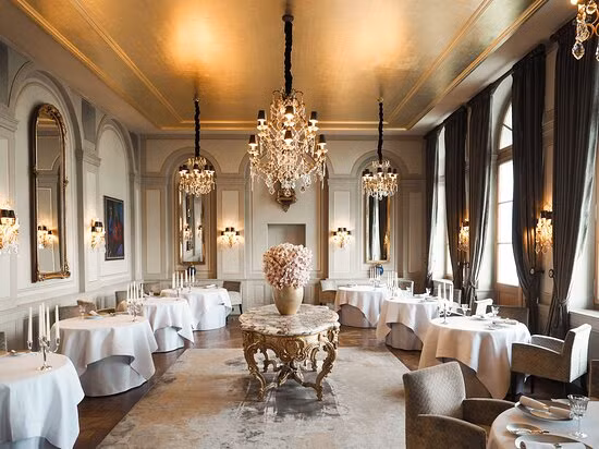 3.Thụy Sĩ có nhiều nhà hàng đạt sao Michelin nhất: Bạn có thể nghĩ Pháp là nước có nhiều nhà hàng Michellin nhất, theo thống kê vào năm 2023, nước này có 628 nhà hàng. Nhật Bản và Italy theo sau. Ảnh: Tripadvisor 