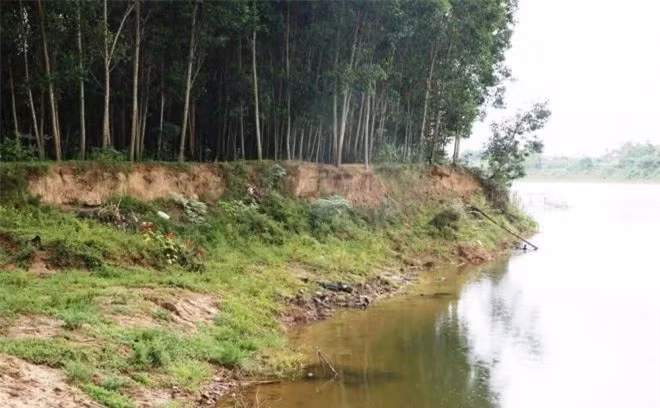 br/> Không bao giờ đi đến nơi hoang dã vào buổi trưa, đặc biệt là bên bờ sông: Các cụ ngày xưa cho rằng buổi trưa chính là thời điểm trong ngày mà lượng âm - dương đều mạnh nhất. 