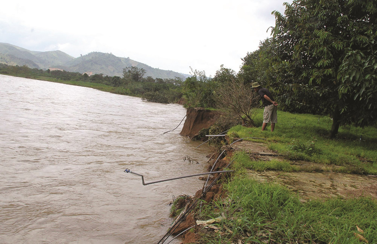  Chúng ta đều biết vào mùa hè, nhiệt độ không khí cao nên nước bề mặt trên sẽ nóng, còn nước ở dưới sẽ rất mát, lúc này dễ bị chuột rút. Thời điểm này người lớn thường ngủ trưa xong nhà nên sẽ không bao giờ phát hiện ra trẻ bị đuối nước. Để dọa trẻ em, họ thường nói rằng có “ma” ở gần dòng sông để tránh những tai nạn đáng tiếc có thể xảy ra.