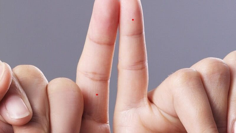  Người ta nói rằng Bồ Tát Di Lặc là một trong những vị dũng cảm và có khả năng vượt qua khó khăn nhất trong Phật giáo. Nếu có nốt ruồi như vậy trên ngón tay thì bạn sẽ được coi là hóa thân của một vị Bồ Tát, lòng dũng cảm và sự tự tin của bạn sẽ rất cao. 