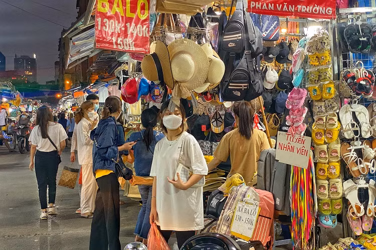 Siêu chợ Nhà Xanh trở lại thời hoàng kim, biển người mua sắm tắc đường ảnh 5