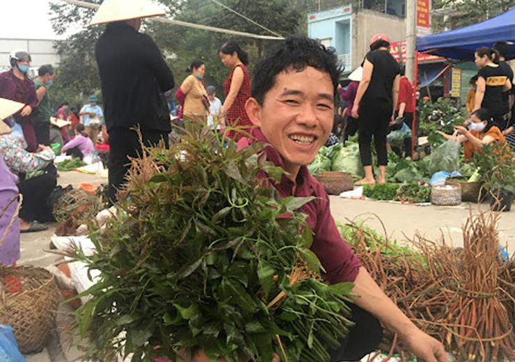 Giờ đây, nhiều bà con đã và đang trồng giống rau “nhân sâm” này, vừa làm rau xanh, vừa có thêm thu nhập khi khách du lịch đặt mua.