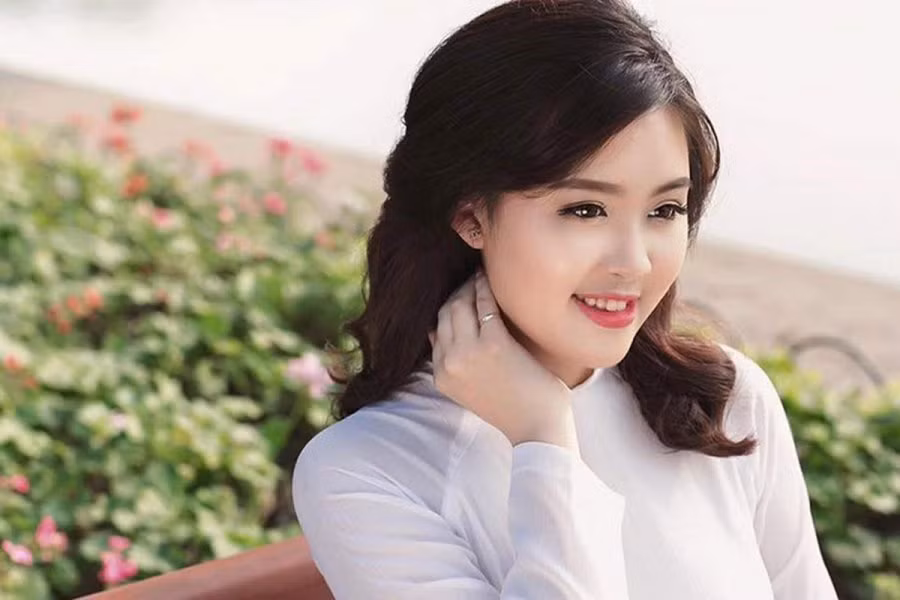 Phụ nữ có 3 nét tướng này: Không lo thiếu tiền, sau 35 tuổi đại phú quý Phu nu co 3 net tuong nay: Khong lo thieu tien, sau 35 tuoi dai phu quy