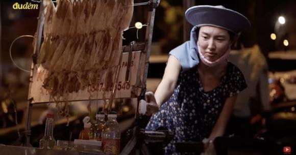 hùy Tiên từng mặc đồ bộ thử trải nghiệm bán khô mực.