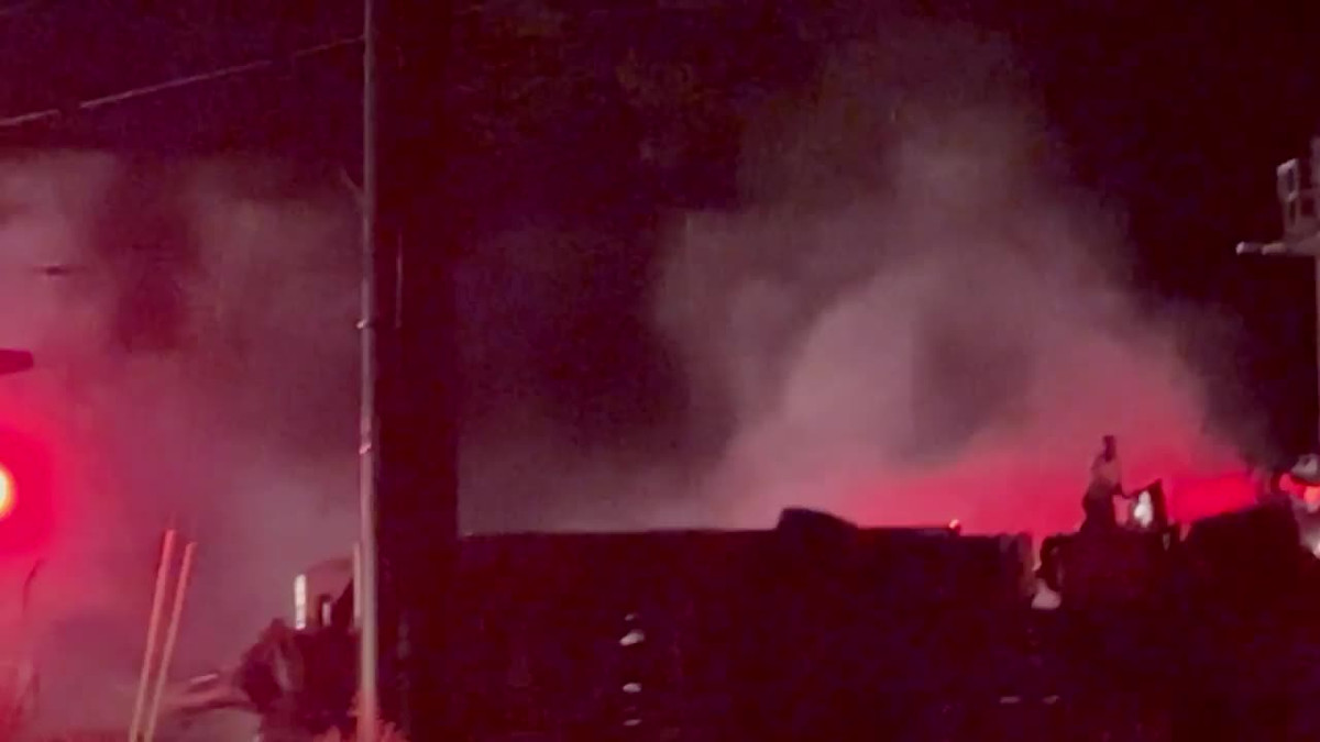 Khoanh khac tai xe nhay khoi xe tai truoc khi bi tau dam trung