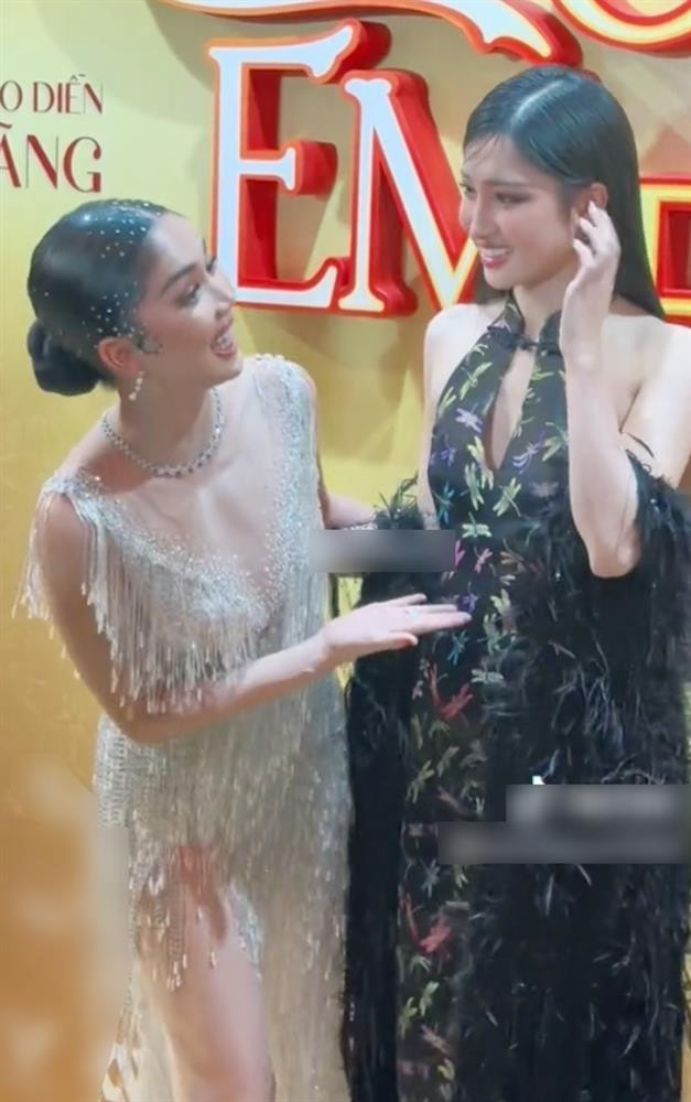 Ngoc Trinh dung 1 minh khong ai bang, chup cung hoa hau la lep ve-Hinh-6