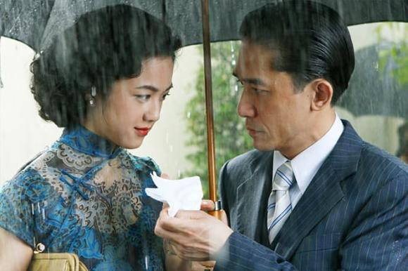 Dan nu than Hoa ngu bi gan mac 'sao khieu dam' gio ra sao?