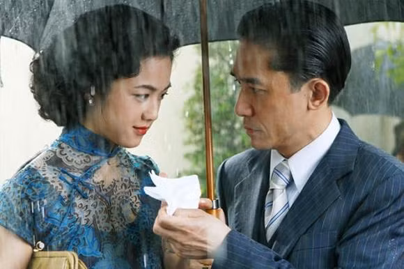 Dan nu than Hoa ngu bi gan mac 'sao khieu dam' gio ra sao?