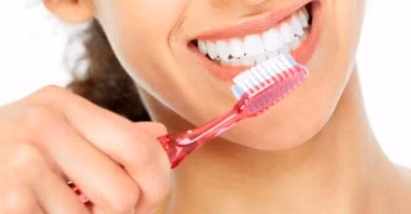 Nhung kem danh rang vao nuoc truoc khi danh rang co dung khong?-Hinh-3