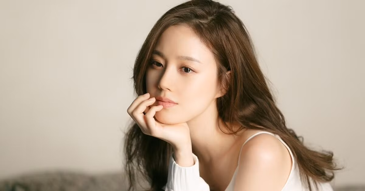 Nu dien vien noi tieng kien 12 khan gia vi bi don 