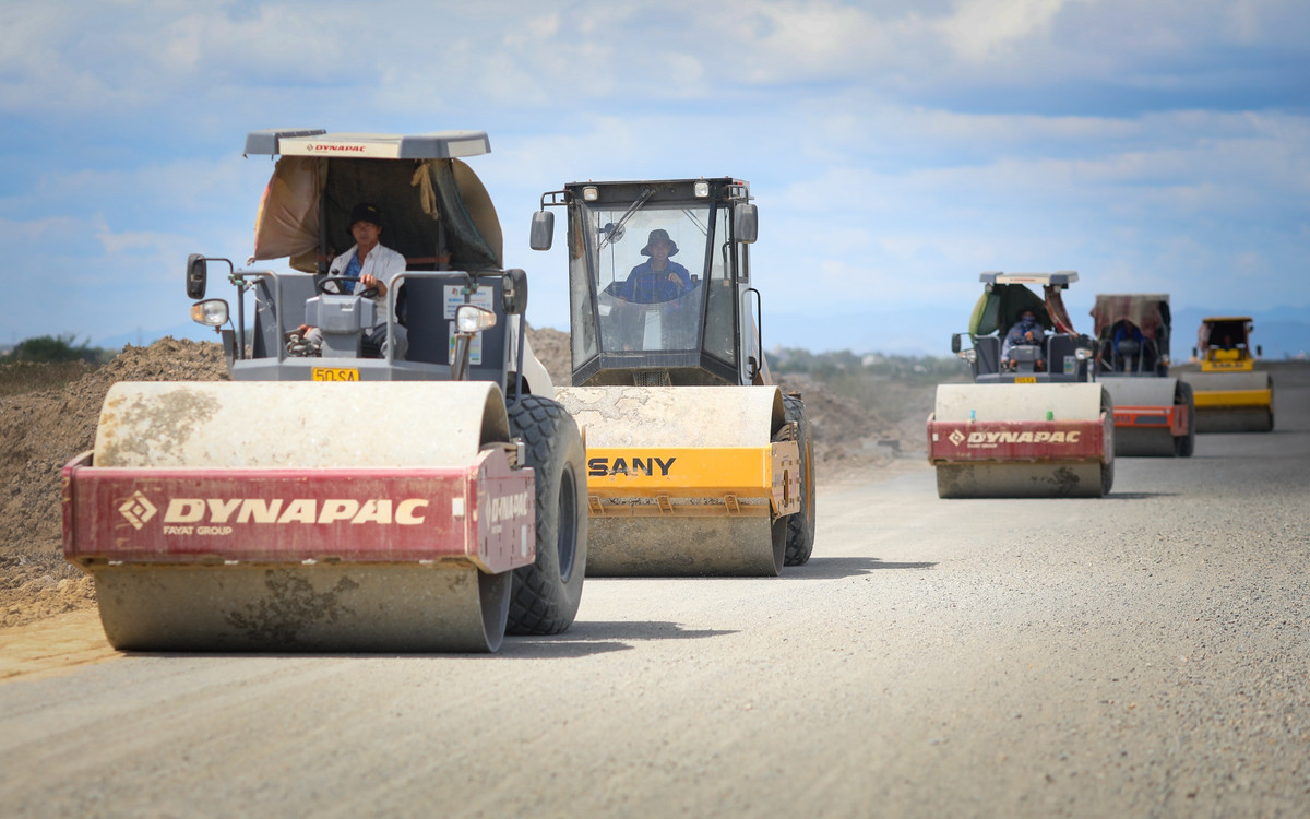 Cuối tháng 1, khối lượng thi công toàn dự án đạt khoảng gần 73%, trong đó, tuyến chính đạt gần 90%. Các đơn vị đang tiếp tục thi công hạng mục bê tông nhựa một số vị trí cục bộ trên tuyến, thi công hệ thống an toàn giao thông, lắp đặt dải phân cách, sơn kẻ, thi công hệ thống đường gom, đường ngang, nút giao…