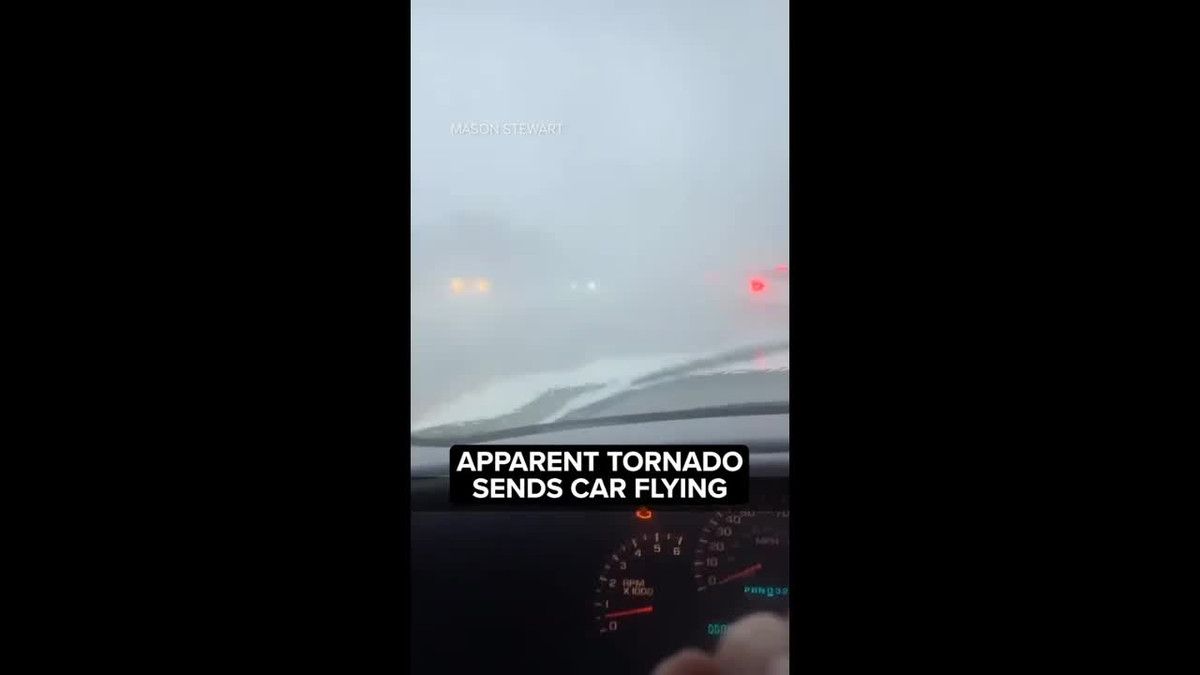 Video: O to bi loc xoay nhac dung dung khien nguoi di duong so hai