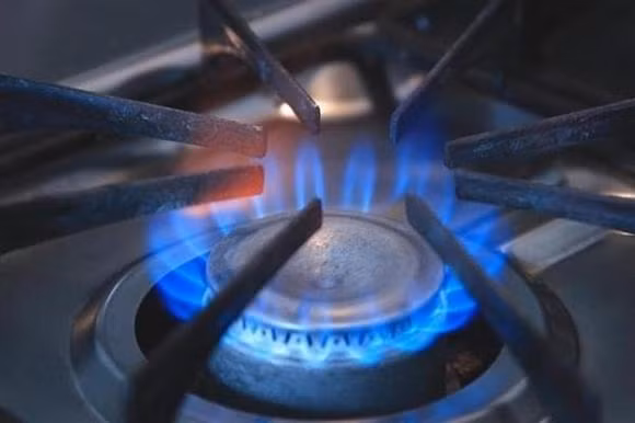 Dung dien hay gas tiet kiem hon de dun mot noi nuoc?-Hinh-4