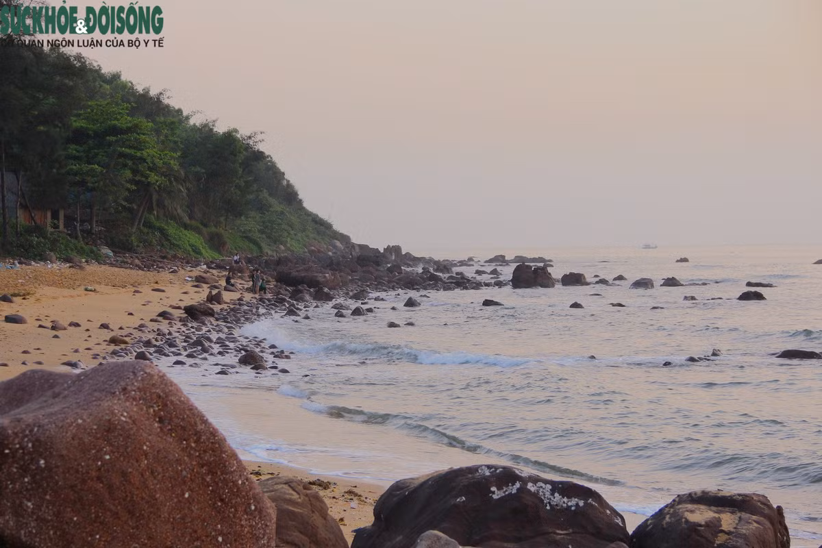 Hình ảnh tại Bãi Đông, Nghi Sơn, Thanh Hóa trong dịp nghỉ lễ 30/4-1/5.