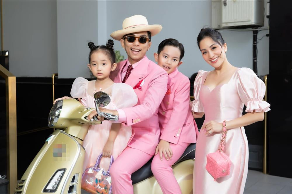 Qua nha Khanh Thi chuc Tet, Phan Hien 