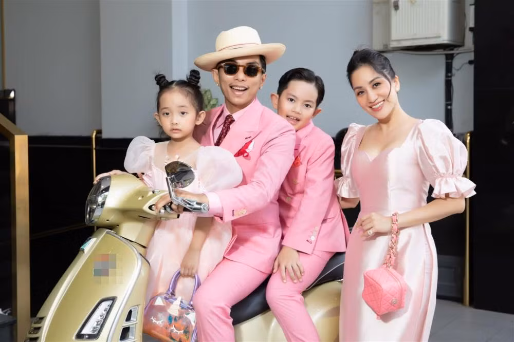 Qua nha Khanh Thi chuc Tet, Phan Hien 