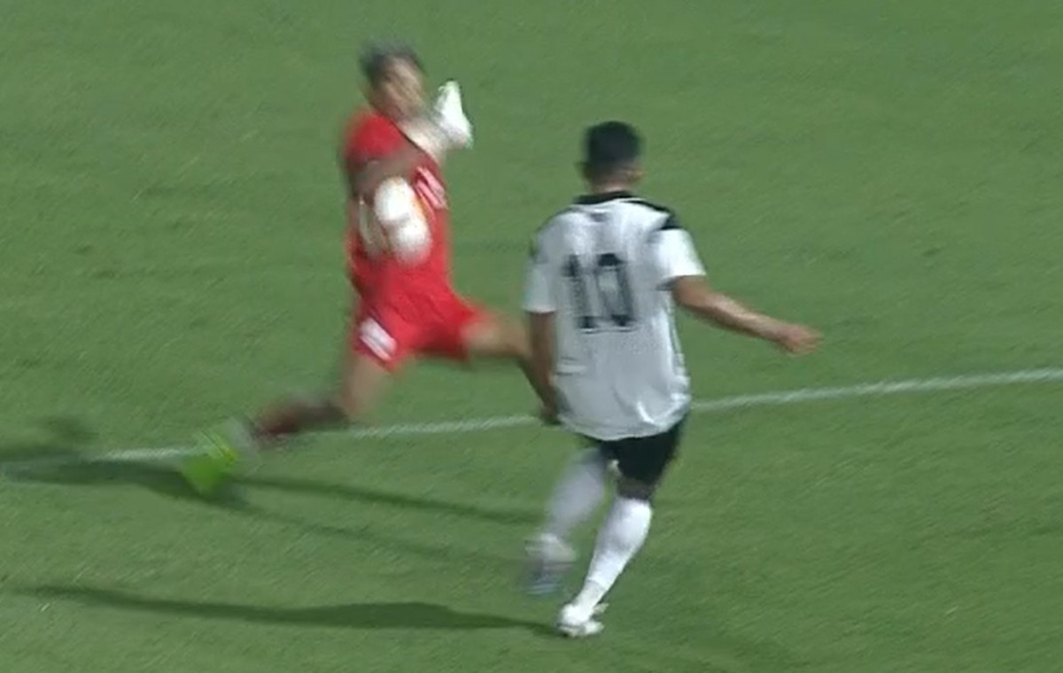 Thu mon Campuchia khong bi duoi du choi bong bang tay ngoai vung cam