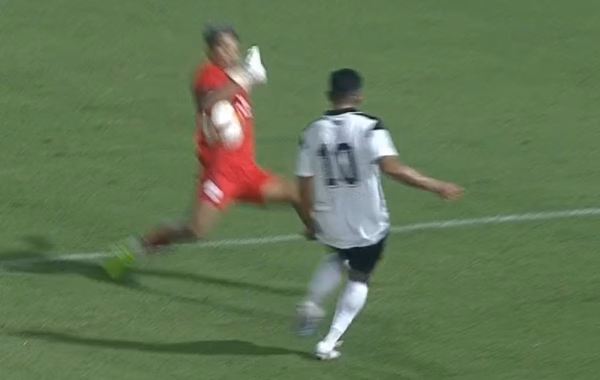 Thu mon Campuchia khong bi duoi du choi bong bang tay ngoai vung cam