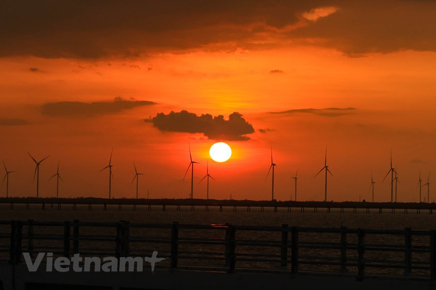 Theo các ‘tay săn ảnh,’ khoảng thời gian lý tưởng nhất để chiêm ngưỡng ‘cánh đồng chong chóng’ là vào buổi sáng và chiều. (Ảnh: Hoài Nam/Vietnam+)