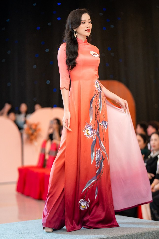 Được biết, trước khi đến với cuộc thi này, Hoàng Yến từng được xướng tên cho ngôi vị cao nhất tại cuộc thi Duyên dáng áo dài tỉnh Quảng Ninh năm 2020; Quán quân cuộc thi Tìm kiếm người mẫu tài năng Quảng Ninh 2021,... cùng nhiều thành tích hoạt động nghệ thuật ở mảng nhảy, múa, hát, đóng kịch, dàn dựng và MC.