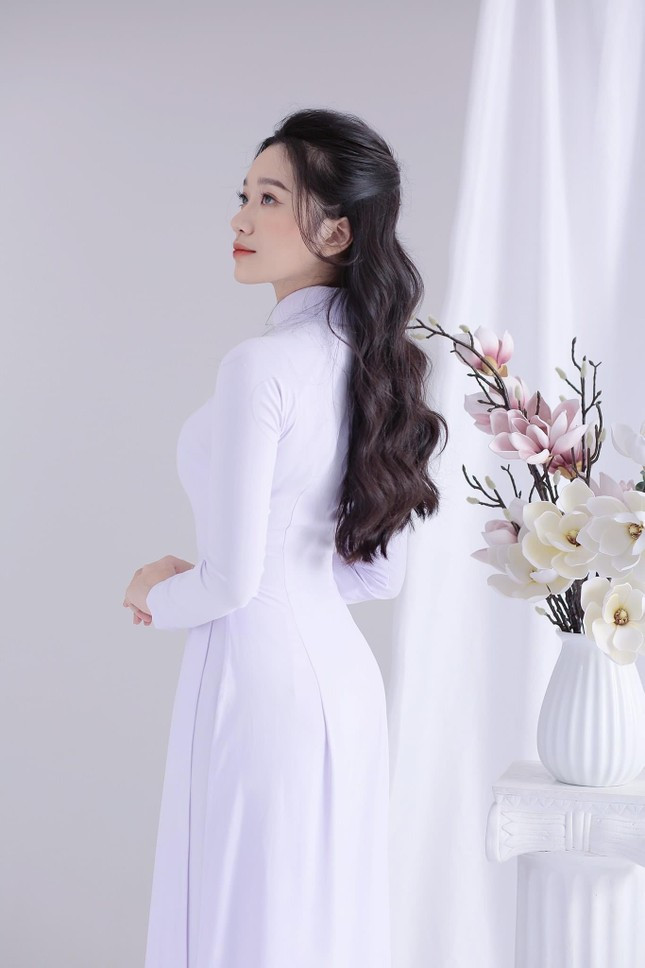 Nữ sinh tin rằng mỗi một vị trí mà bản thân có cơ hội trải nghiệm đều sẽ giúp ích rất nhiều cho công việc của mình sau này: “Ban Đối ngoại là một Ban đặc thù và đòi hỏi sự khéo léo, tỉ mỉ, tinh tế. Làm việc trong một môi trường như vậy, mình không chỉ tiếp thu được kiến thức về mảng đối ngoại mà còn đúc kết được nhiều trải nghiệm, kinh nghiệm trong quá trình thực chiến."