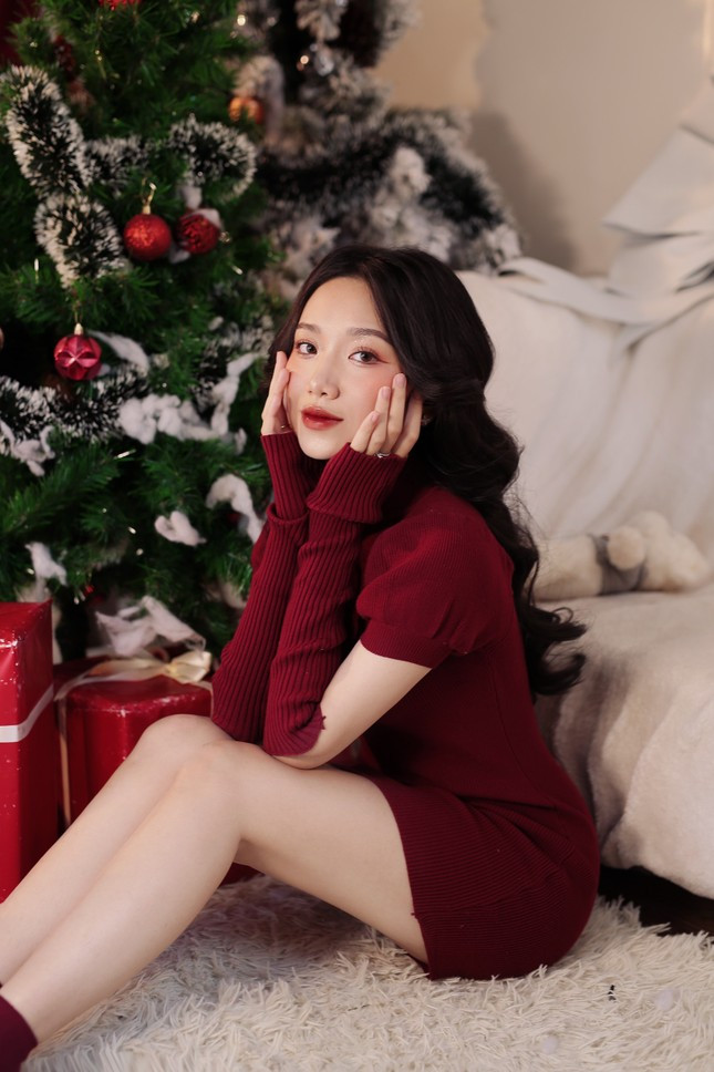 Thời gian đầu làm quen với cuộc sống của sinh viên đại học, nữ sinh gốc Quảng Ninh không khỏi cảm thấy khó khăn khi phải sống tự lập xa gia đình ở một môi trường mới, không gian mới. Hoàng Yến tâm sự: “Lên đại học, mọi sinh hoạt, mọi vấn đề đều phải tự mình đối diện. Mình phải học cách tự quản lý cuộc sống cá nhân, làm quen với nỗi nhớ nhà, rồi lại phải tự sắp xếp thời gian của mình sao cho hợp lý giữa việc học và các hoạt động. Có thêm những mối quan hệ mới với thầy cô, bạn bè, đồng thời phải học cách ứng xử phù hợp ở môi trường mới.”