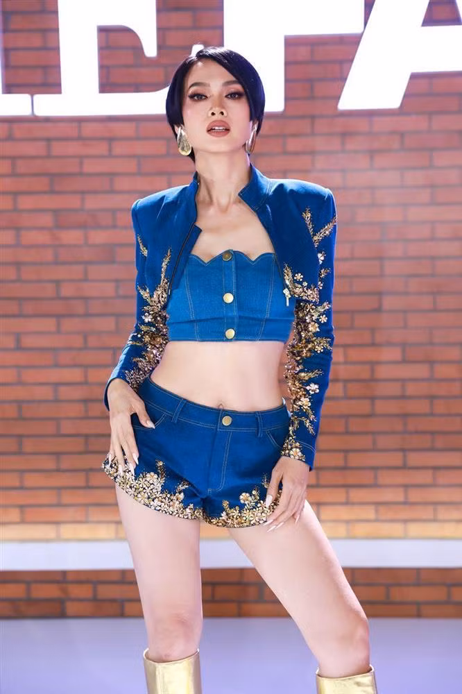 “Đệ nhất Vedette” Anh Thư lăng xê phong cách thời trang táo bạo nhất so với 3 người còn lại là Vũ Thu Phương, Kỳ Duyên - Minh Triệu.