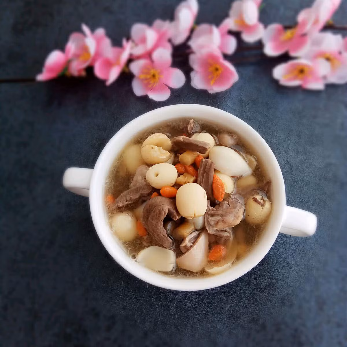 Hat sen bo than trang duong, quy ong nen an 4 mon nay-Hinh-7