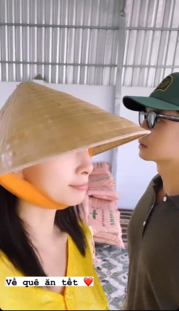 Huy Tran theo Ngo Thanh Van ve que an Tet, khoe nhan sac rang ngoi-Hinh-4