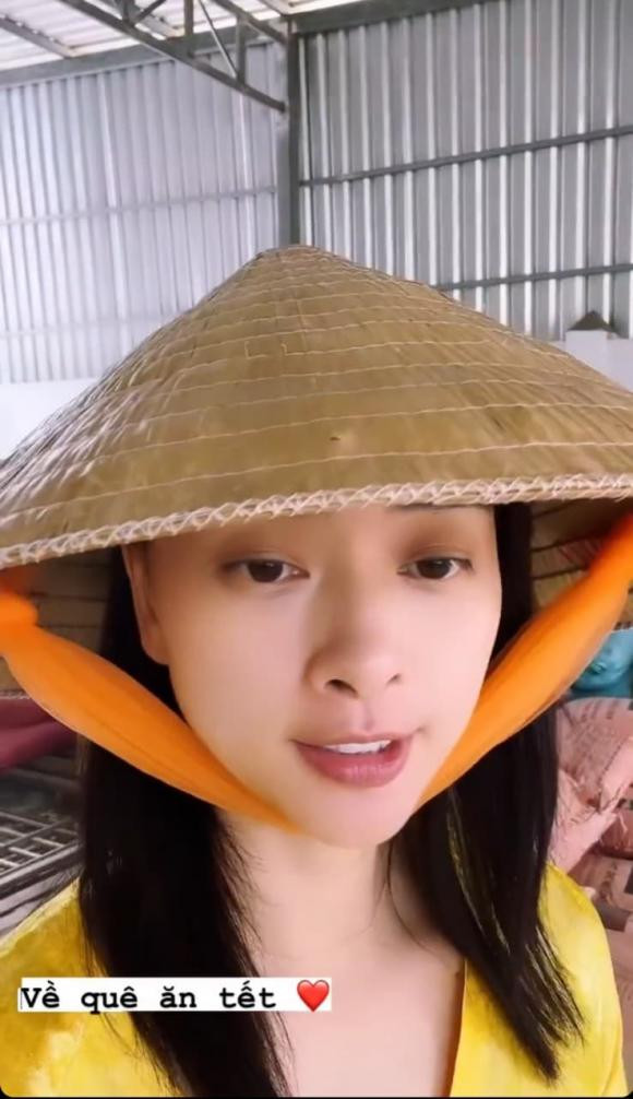 Huy Tran theo Ngo Thanh Van ve que an Tet, khoe nhan sac rang ngoi