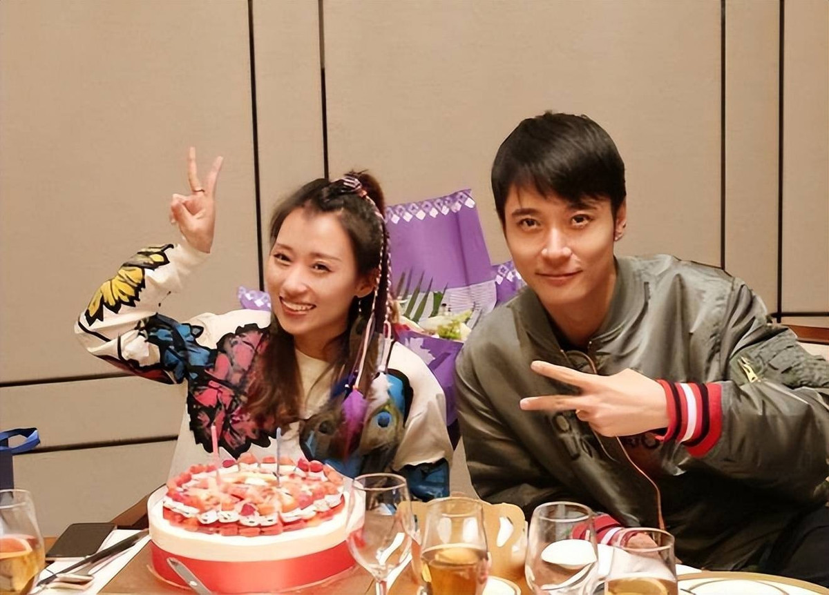 Vu ly hon cua Hong Han thanh tro he vi ung xu vung ve