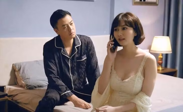 Hương Giang được nhắc tới rất nhiều khi diện váy ngủ mỏng manh trong phim "Món Quà Của Cha".