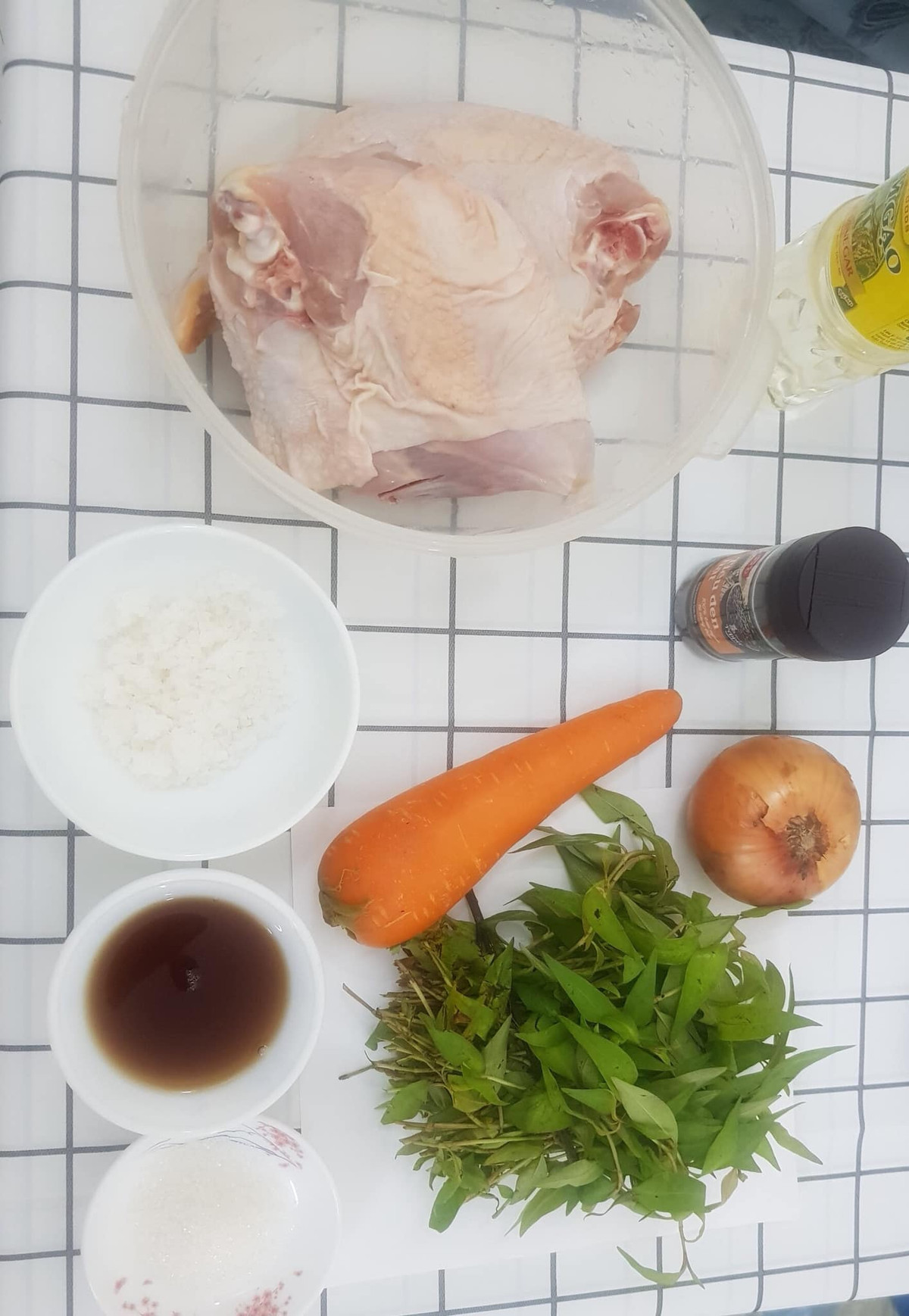 Ức gà đừng hấp hay rán, mang trộn rau răm Uc ga dung hap hay ran, mang tron rau ram