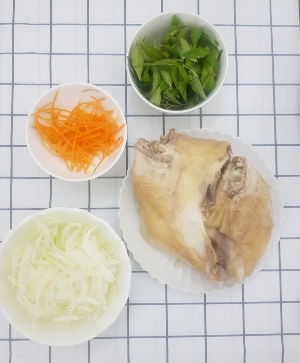 Ức gà đừng hấp hay rán, mang trộn rau răm - Hình 2 Uc ga dung hap hay ran, mang tron rau ram-Hinh-2