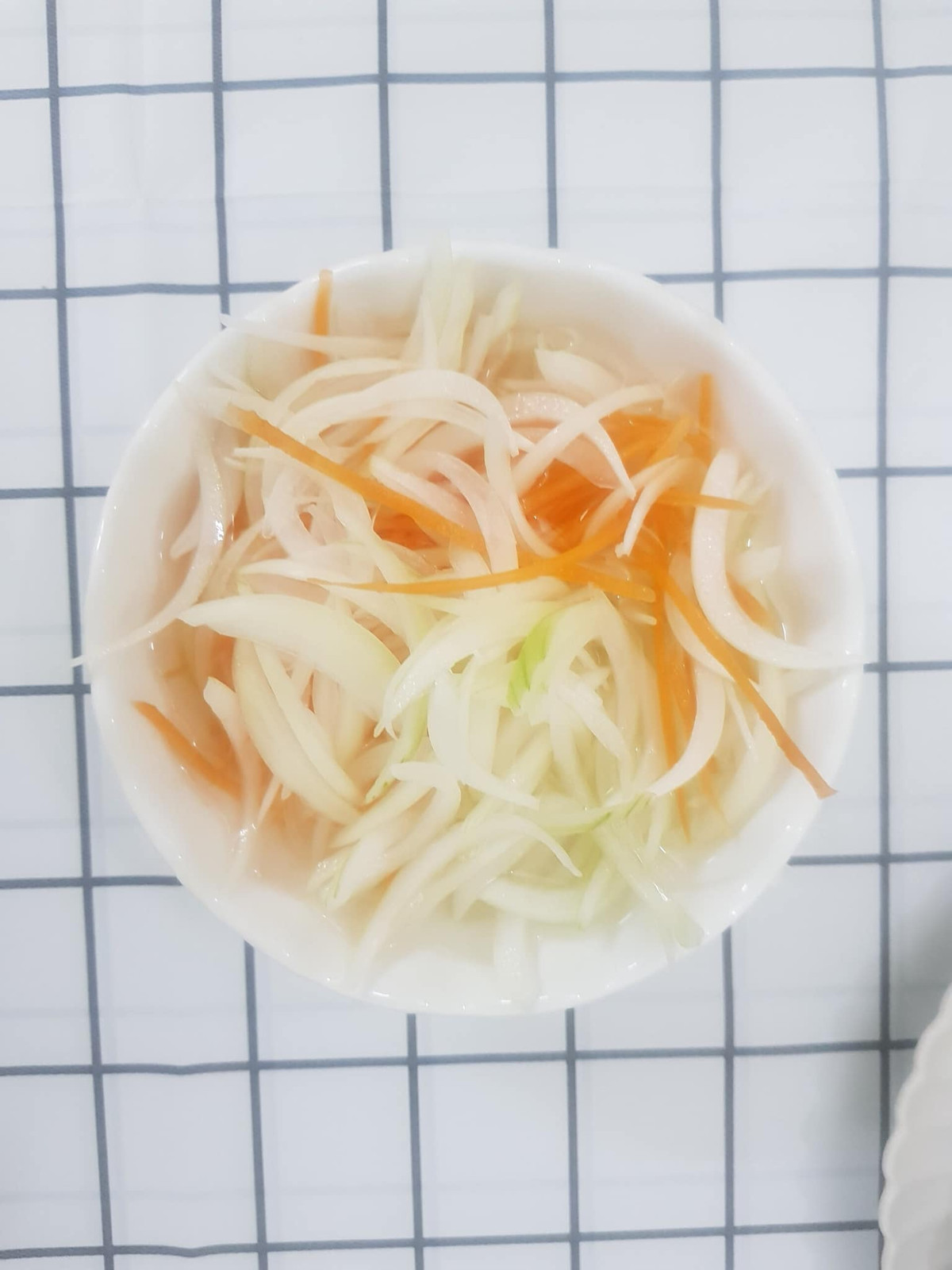 Ức gà đừng hấp hay rán, mang trộn rau răm - Hình 4 Uc ga dung hap hay ran, mang tron rau ram-Hinh-4